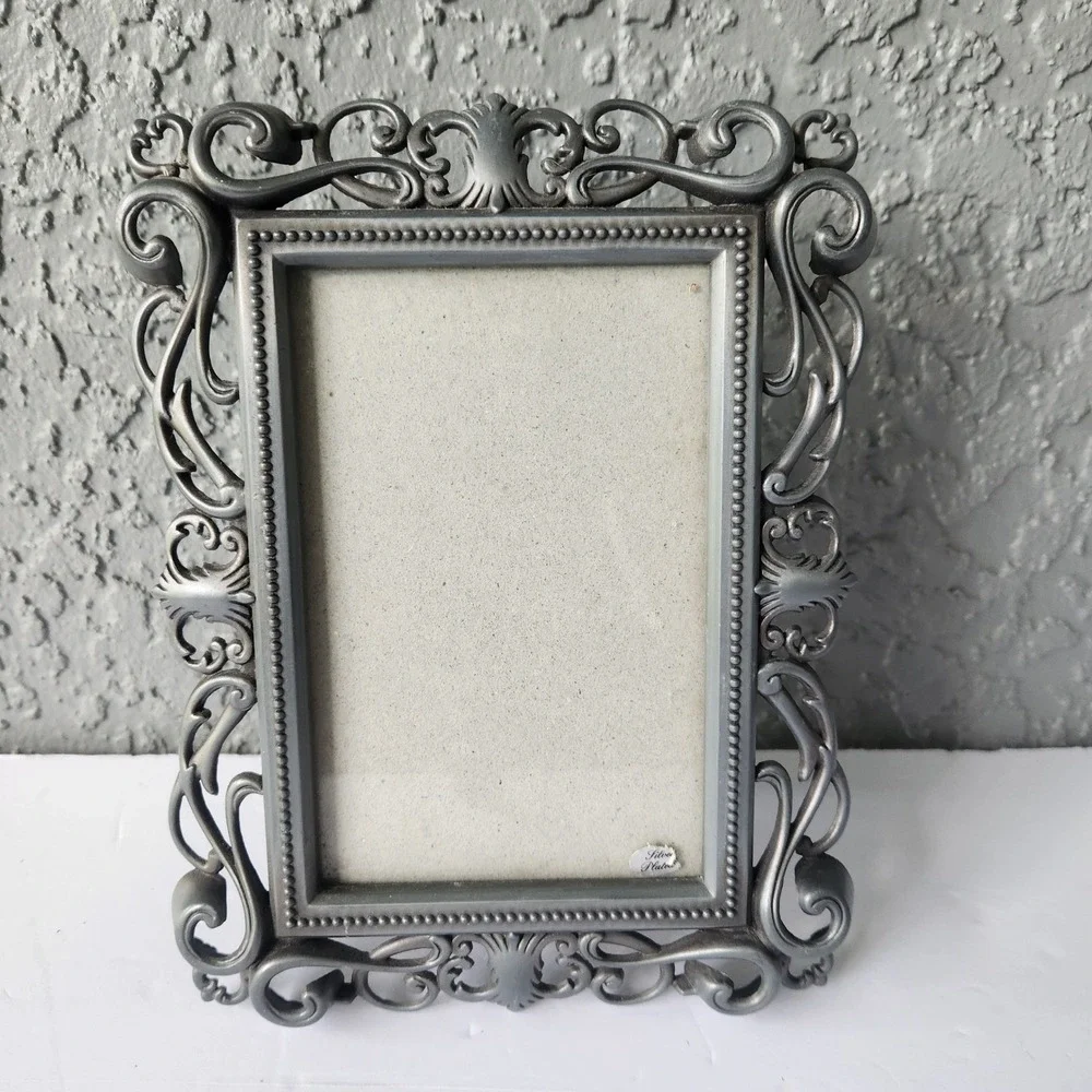 Vintage Silver Plated Ornate Scroll 4x6 Photo Frame Victorian Style Tabletop